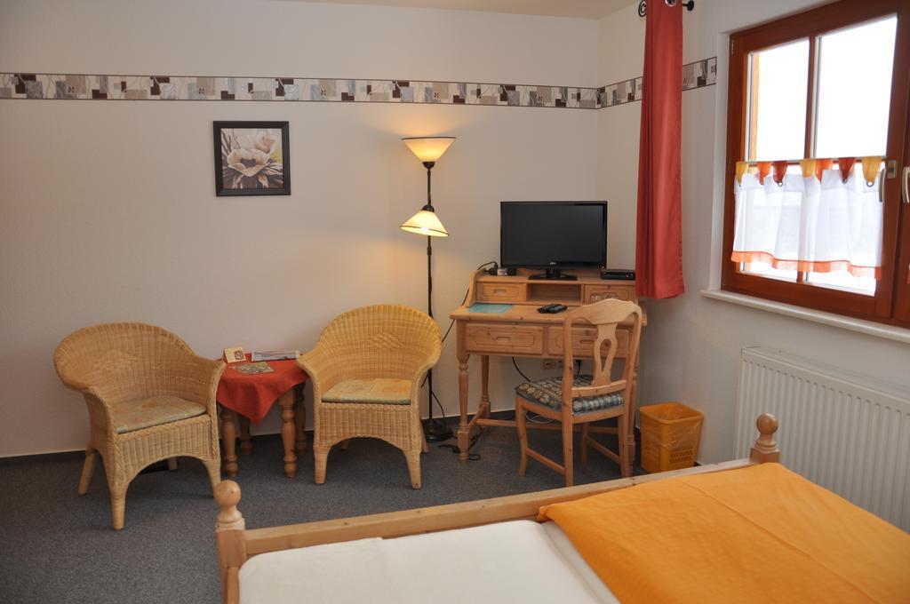 Steakhouse & Pension Crazy Horse Suhl Habitación foto