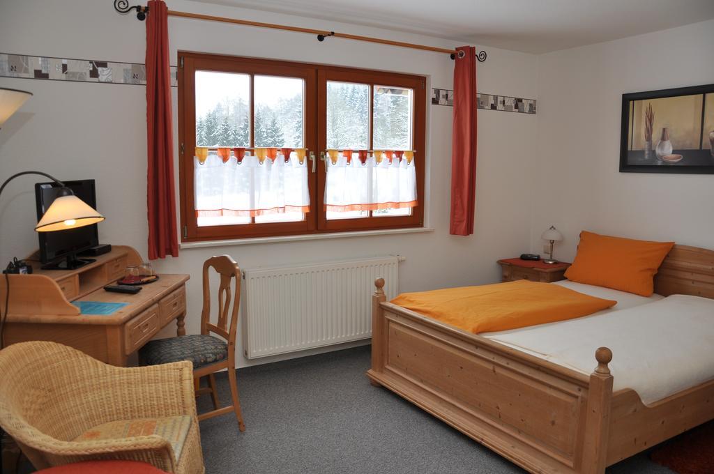 Steakhouse & Pension Crazy Horse Suhl Habitación foto